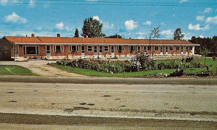 LeDucs Creekside Motel - Vintage Postcard